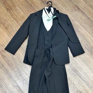 Boys black suit size 8